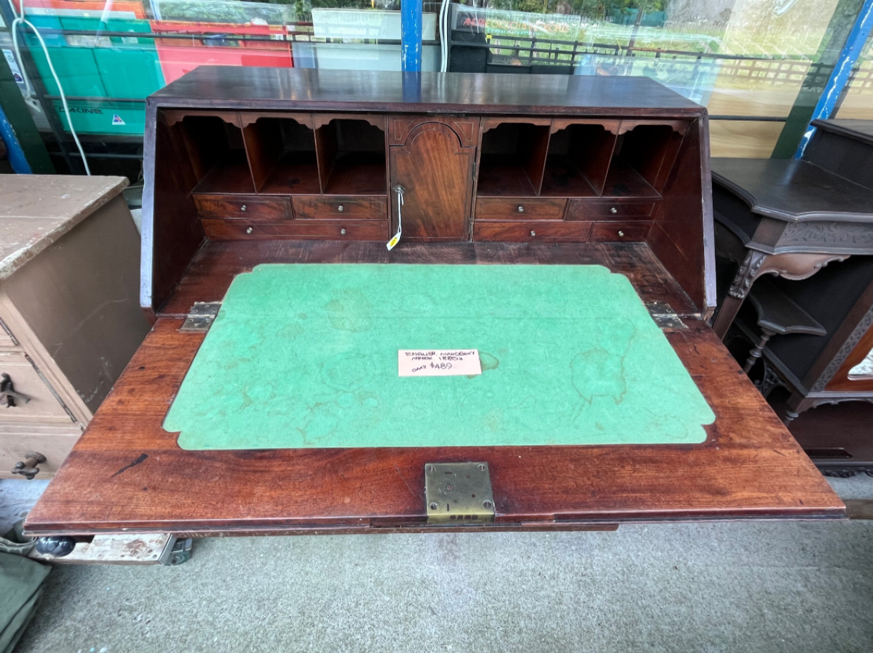 English Mahogany desk2